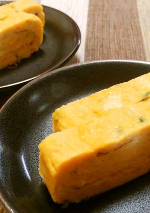 A picture of Easy Dashi-Maki Tamago with Mentsuyu.
