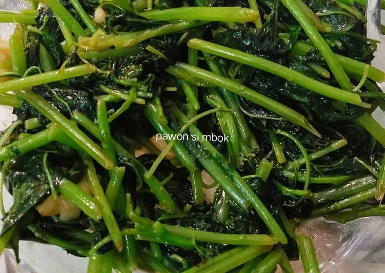 Tumis bayam bawang putih sederhana