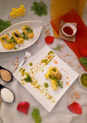 A picture of Khandvi.