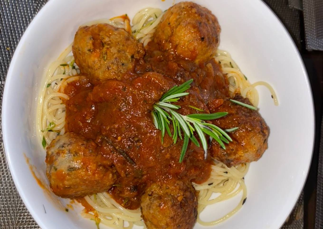 Step-by-Step Guide to Make Any-night-of-the-week Meatballs with
Rosemary and Tom Sauce