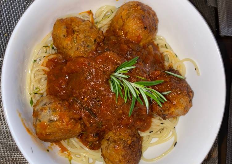 Simple Way to Prepare Super Quick Homemade Meatballs with Rosemary and Tom Sauce