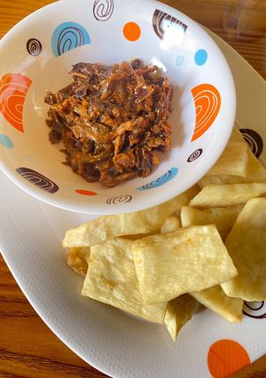 A picture of Fried yam with dry fish sauce.
