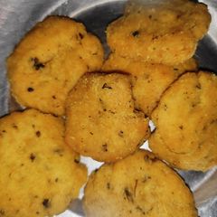 A picture of Masala mathri.
