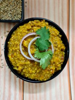 બાજરા ની ખીચડી (Bajra Khichdi Recipe In Gujarati) રેસીપી મુખ્ય ફોટો