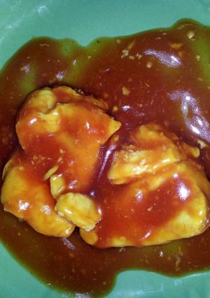 A picture of sweet and sour chicken brests.