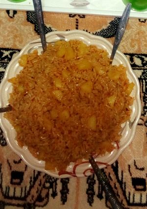 A picture of Jollof rice nd irish potato.