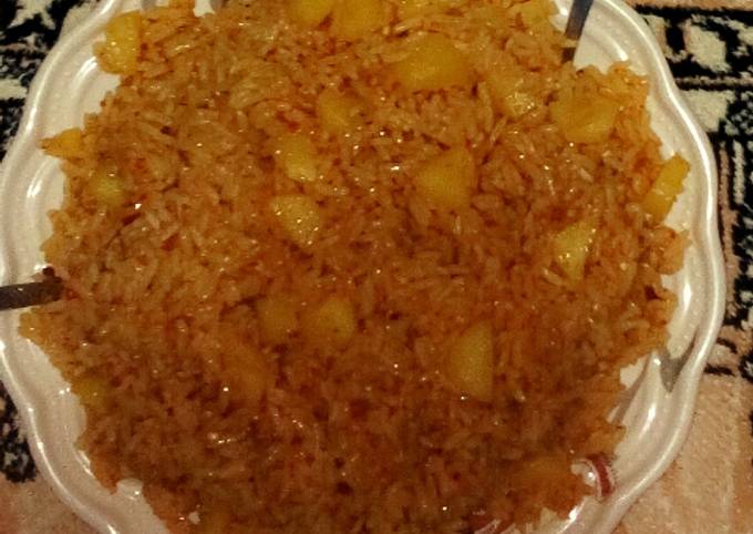 https://img-global.cpcdn.com/recipes/44864637cbec4990/680x482cq70/jollof-rice-nd-irish-potato-recipe-main-photo.jpg