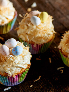 Una foto de Cupcakes con Crema de Limón para Pascua