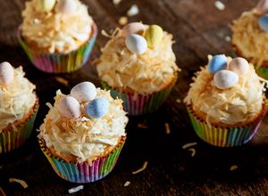 Una foto de Cupcakes con Crema de Limón para Pascua