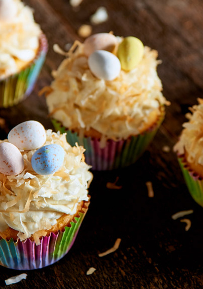 Una foto de Cupcakes con Crema de Limón para Pascua