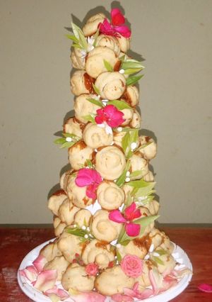 Una foto de Croquembouche