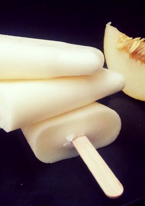 A picture of Musk Melon Yogurt Popsicle.