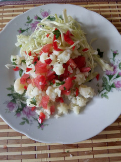 Una foto de Ensalada de papa y coliflor