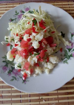 Una foto de Ensalada de papa y coliflor