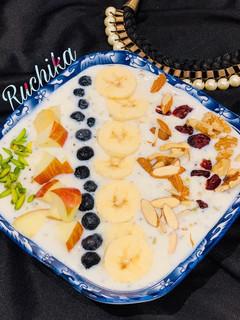 A picture of Oats porridge with fruits nuts.