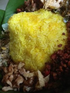 Foto resep Nasi kuning rice cooker || bumbu instan
