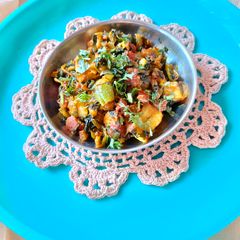 A picture of Spring onion, Methi and Alu sabzi.