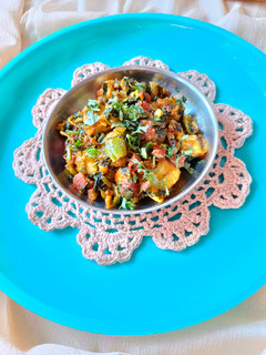 A picture of Spring onion, Methi and Alu sabzi.