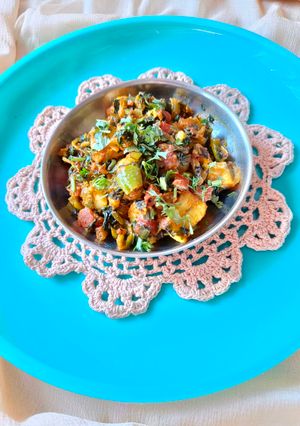 A picture of Spring onion, Methi and Alu sabzi.