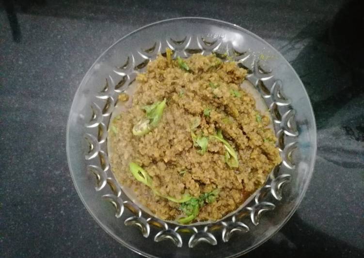 Bhuna qeema with paratha and grated mango achaar😋😉😊