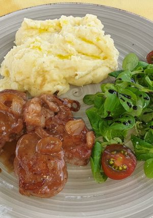 Foto principal de Pollo a la naranja con puré de patatas casero