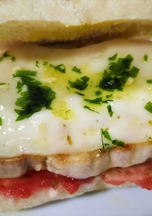 Una foto de Chapatina de lomo y queso a la catalana con picadillo