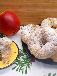 Almakarikák leveles tésztában recept fotója