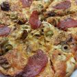 Πίτσα με ελιά και κρεμμύδι καραμελωμένο!!!! 🍕🍽🧅🥂