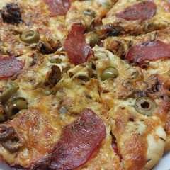 Πίτσα με ελιά και κρεμμύδι καραμελωμένο!!!! 🍕🍽🧅🥂-レシピのメイン写真