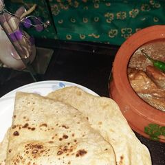 A picture of Chicken salan in black pepper.