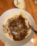 Ñoquis con especial salsa de champiñones y carne