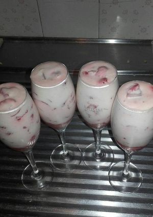 Una foto de Frutillas con crema
