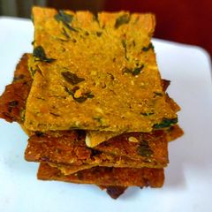 A picture of Bajra crackers.