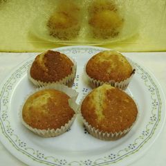 A picture of Pinacolada cupcakes.
