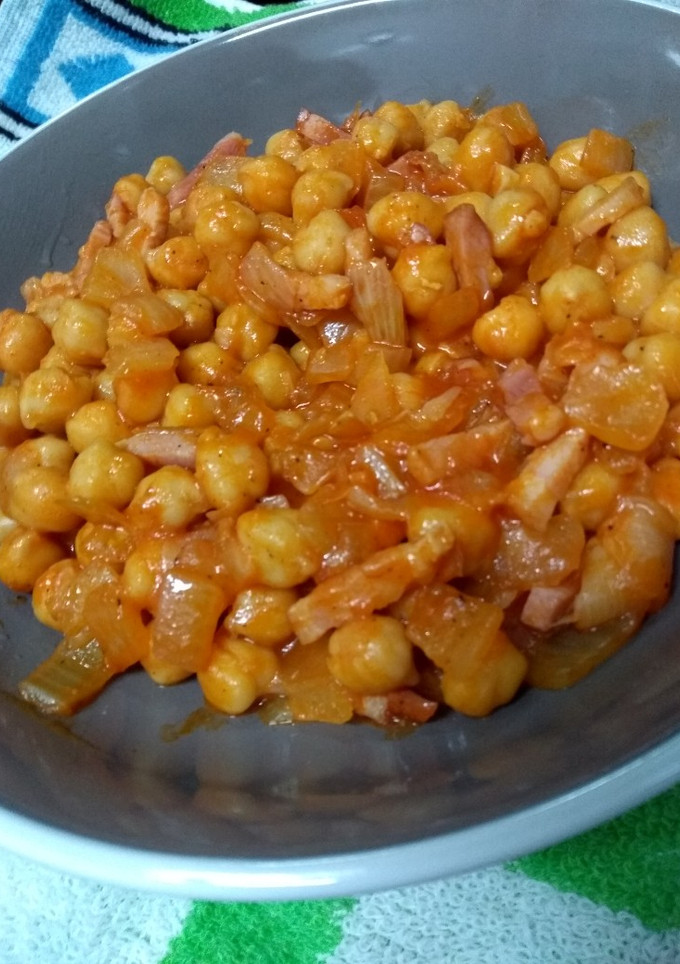 Una foto de Garbanzos con tomate rápidos y sabrosos
