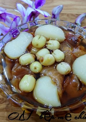 Hình của món Chè hạt sen nhãn nhục củ năng.