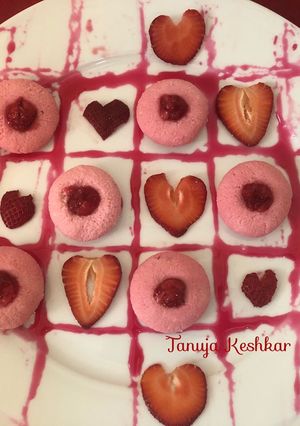 A picture of Strawberry sandesh.