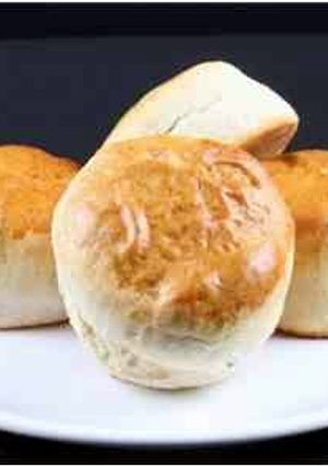 A picture of garlic scones.