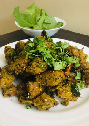 પાલક મુઠીયા (Palak Muthia Recipe In Gujarati) રેસીપી મુખ્ય ફોટો