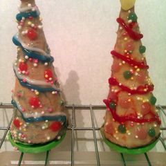 A picture of Vickys Rice Krispie Christmas Trees.