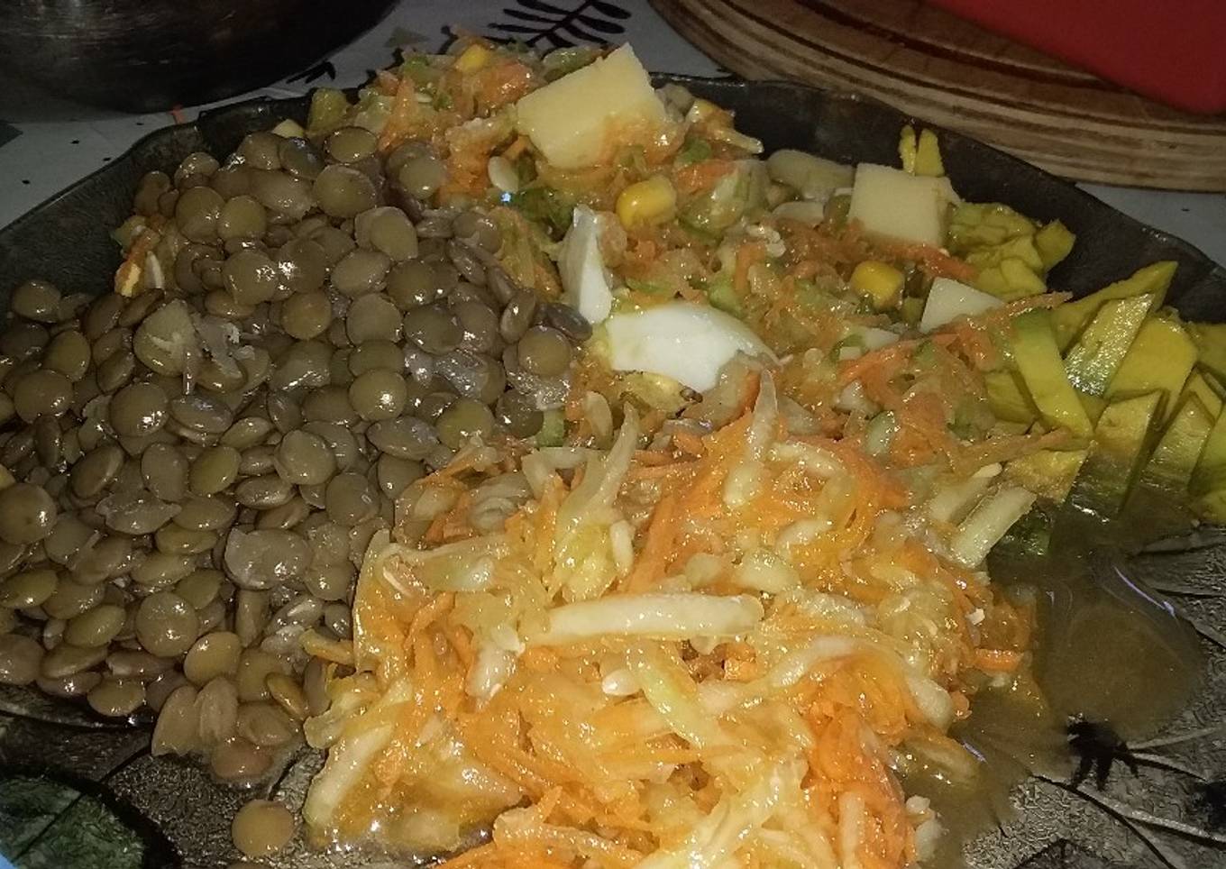 Ensalada de lentejas con verduras ralladas