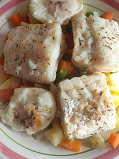 Una foto de Lomos de bacalao con menestra y huevo en Thermomix tm6