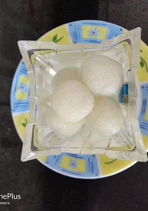 बंगाली रसगुल्ला (Bengali Rasgulla recipe in Hindi) रेसिपी मुख्य फोटो