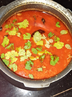 மதுரை ஸ்பெஷல் சிக்கன் சால்னா(madurai special chicken salna recipe in tamil) செய்முறை முக்கிய புகைப்படம்