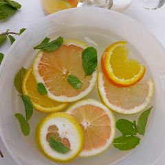 A picture of Grapefruit/Orange/Mint Detox.