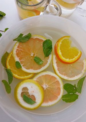 A picture of Grapefruit/Orange/Mint Detox.