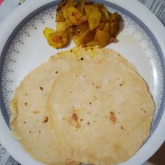A picture of Phulke & aloo sabzi.