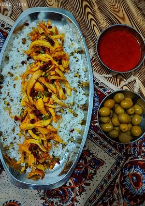 عکسی از دستور ماش پلو با مرغ ریش ریش