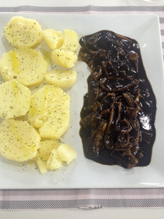 Una foto de Calamares en su tinta de Luarca