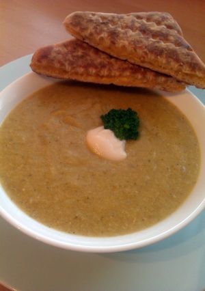 A picture of Vickys Creamy Broccoli Soup GF DF EF SF NF.